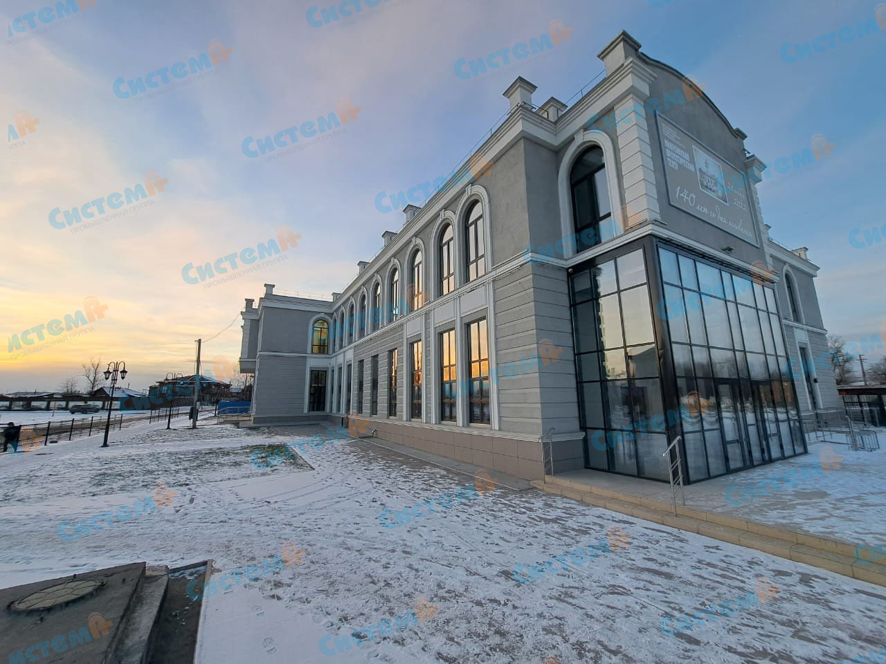 Фасадное обрамление для здания театра